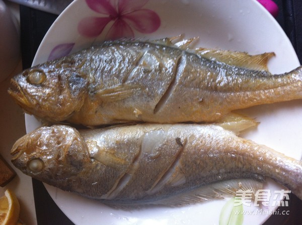 Fried and Steamed Small Yellow Croaker recipe