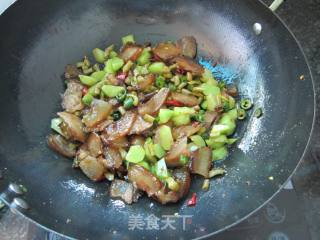 Stir-fried Pork Cheek with Pork recipe