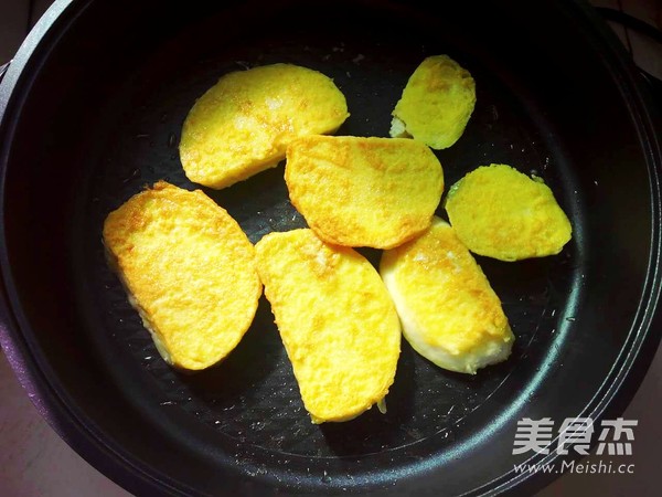 Egg-flavored Steamed Bread Slices recipe