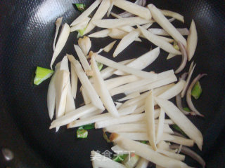 Stir-fried Radish with Coprinus Mushroom recipe