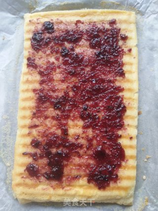 Blueberry Sauce Cake Roll recipe