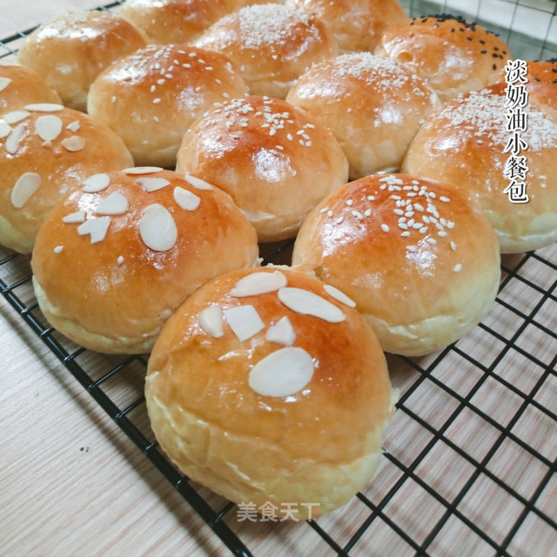 #四session Baking Contest and is Love to Eat Festival# Butter Meal Buns recipe