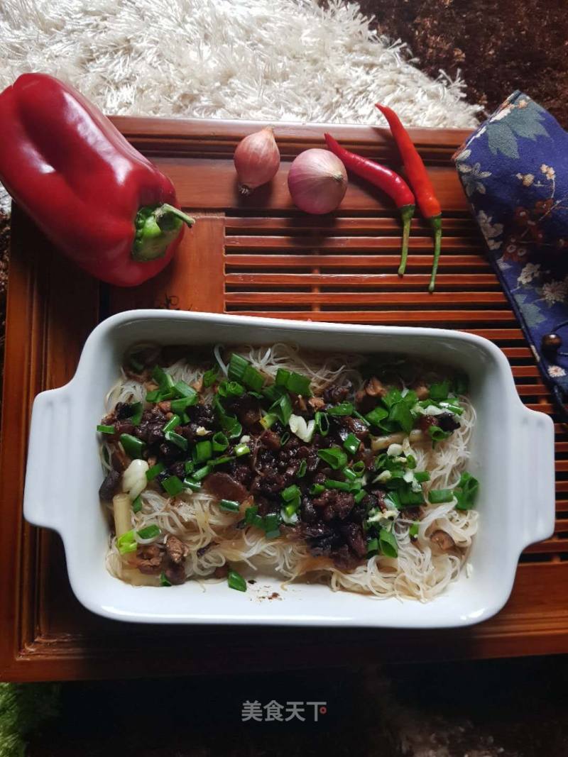 Steamed Rice Noodles with Mushroom Meat Sauce recipe