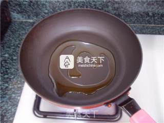 Stir-fried Pork with Mint recipe