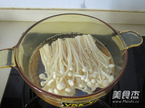 Steamed Scallop Meat with Pickled Pepper and Enoki Mushroom recipe