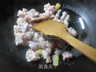 Stir-fried Bullfrog with Garlic Stalks recipe