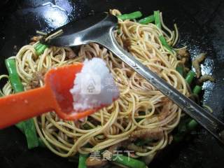 Fried Noodles with Pork and Plum Beans recipe