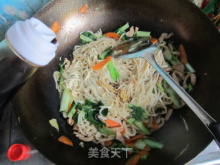 Fried Noodles with Vegetables and Pork recipe