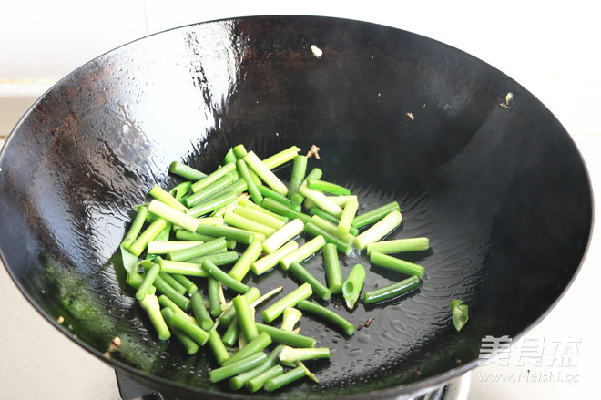 Fried Noodles with Garlic and Egg recipe