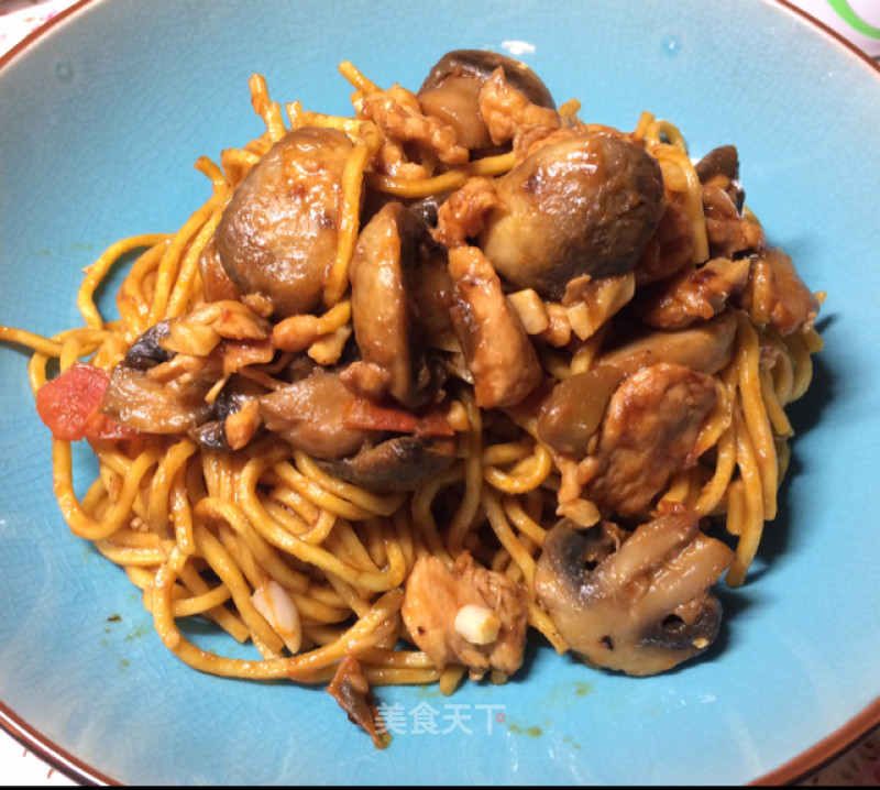 Braised Noodles with Tomatoes and Mushrooms recipe