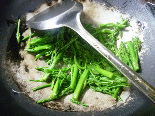 Stir-fried Shredded Potatoes with Asparagus Tips recipe