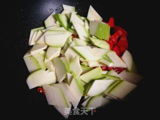 Stir-fried Summer Squash with Tomatoes recipe