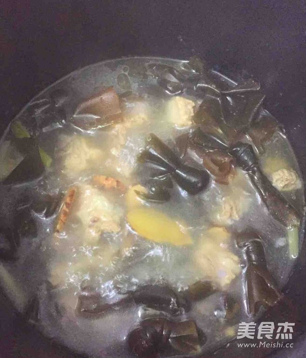 Seaweed Pork Ribs Soup recipe