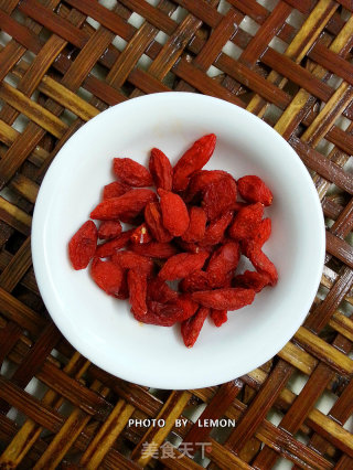 The Perfect Combination-fresh Wolfberry Slippery Pork Slices recipe