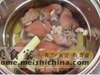 Stewed Pork Knuckles with Snow Peas recipe