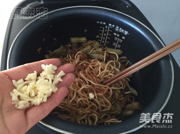 Braised Noodles with Beans recipe