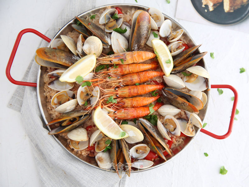 Paella: Spain’s Enthusiasm is Enough to Warm You Up All Winter