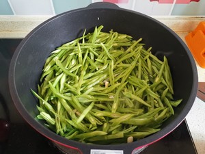 Stir-fried Bean Curd Shreds with Sauce ~ A Home-cooked Dish that is More Delicious Than Meat recipe