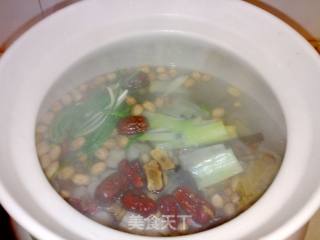 Lotus Root Peanut Pig & Chicken Feet Soup--replenish Collagen recipe