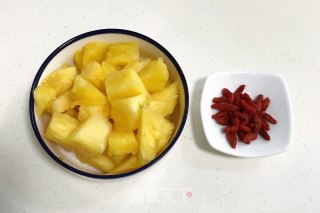 Peach Gum, Tremella and Pineapple Sweet Soup recipe