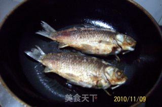 "grilled Crucian Carp Stewed Meat with Scallion" recipe