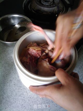 Stewed Pigeon with Winter Worm recipe