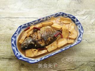 Tofu Stewed with Crucian Carp recipe