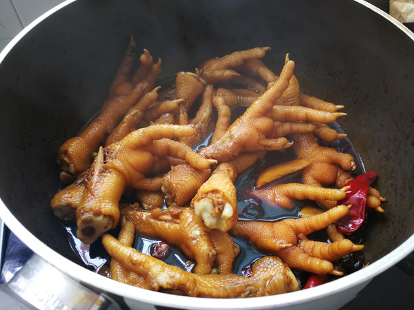 Sauce-flavored Braised Chicken Feet recipe