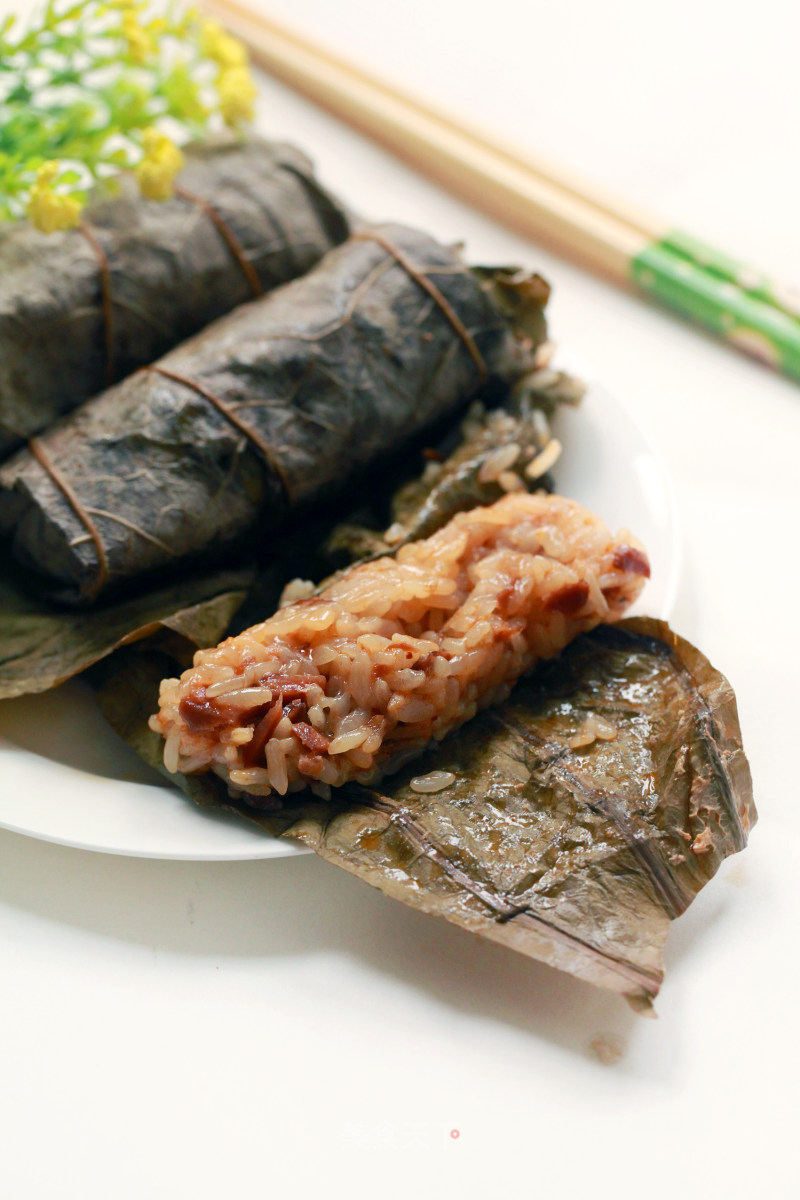 Steamed Glutinous Rice with Baishanzu Mushroom Sauce and Lotus Leaf recipe