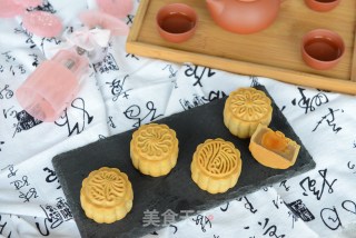 Mooncakes with Lotus Seed Paste and Salted Egg Yolk Filling recipe