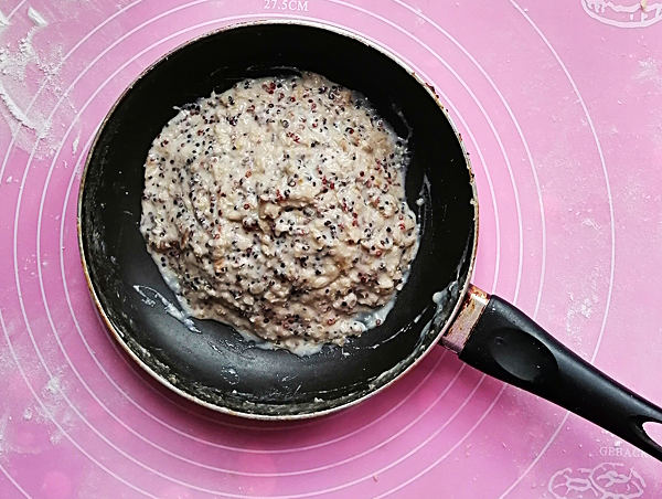 Tricolor Quinoa Bread Rolls recipe