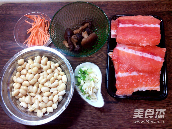 Salmon Steak Stewed with Soybeans recipe