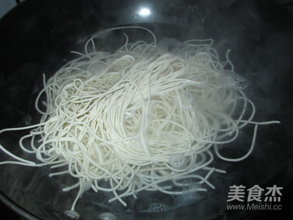 Leek Huang Xiang Dry Fried Noodles recipe