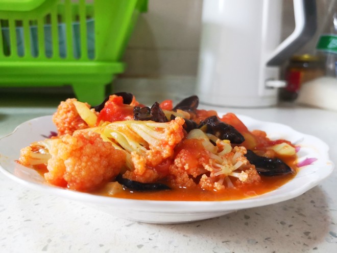 Stir-fried Fungus with Tomatoes and Cauliflower recipe