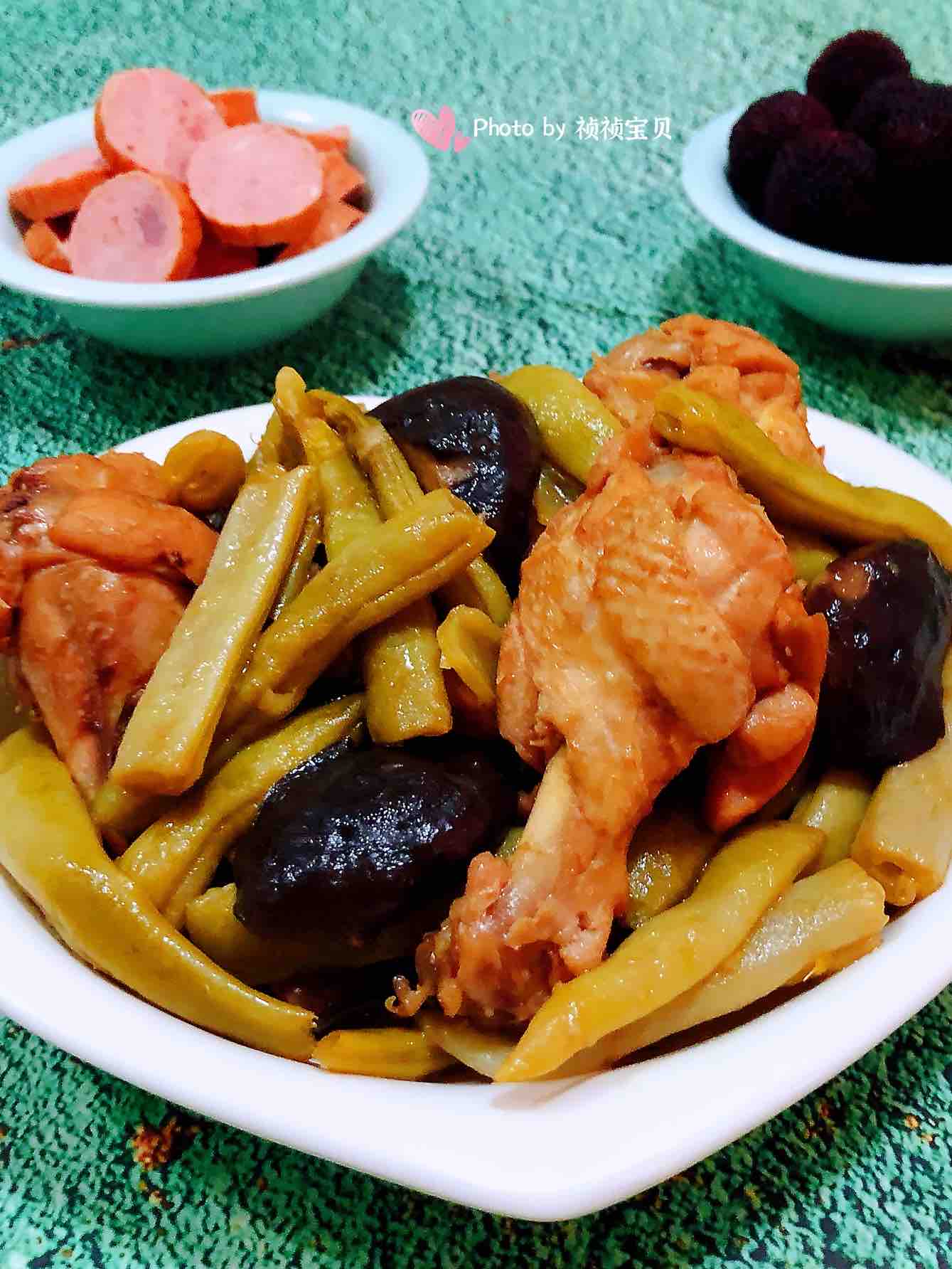 Braised Beans with Mushroom and Chicken Wing Root recipe