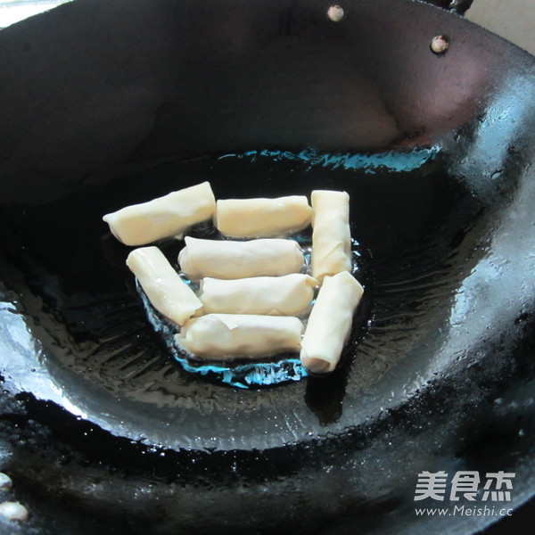 Pan-fried Taro Rolls recipe
