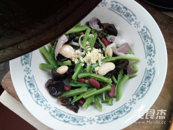 Bitter Melon Fungus Mixed with Kidney Beans recipe