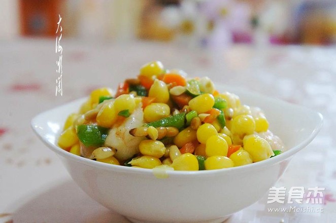 Corn with Shrimp and Pine Nuts recipe