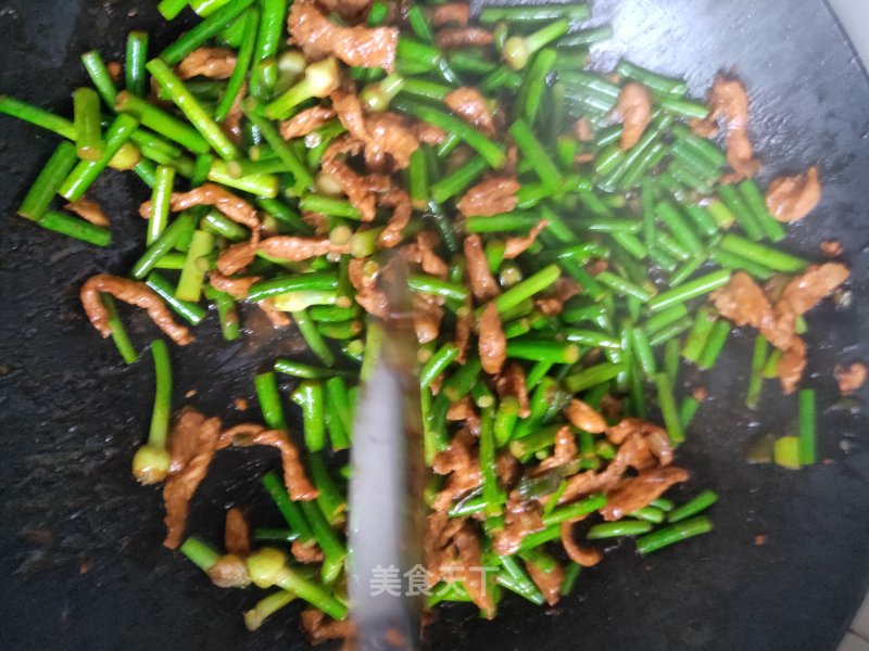 The New Way to Eat Shredded Pork with Garlic Moss and Sweet Noodle Sauce Instead of Soy Sauce. this Way, The Fried Shredded Pork with Garlic Moss is Delicious and Directly Lick The Plate. recipe