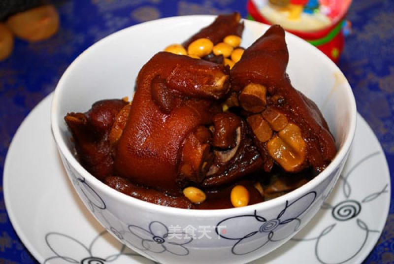 Braised Pork Knuckles with Soy Beans recipe