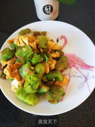 Fried Eggs with Spinach Sauce Fritters recipe