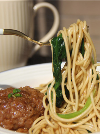 Braised Pork Lion Head Noodle Soup