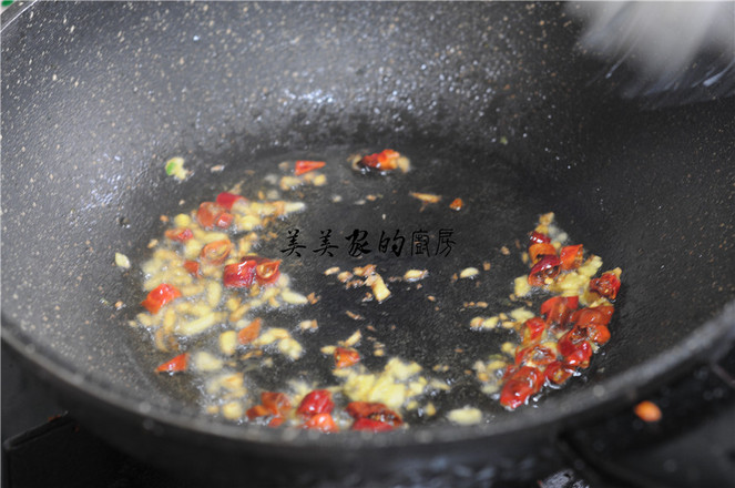 Stir-fried Lei Gong Shit with Sour Radish recipe