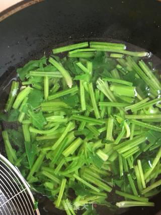Spinach with Garlic Sesame Sauce recipe