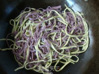 Fried Egg with Colorful Noodles recipe