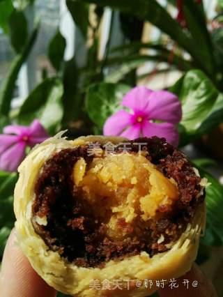 Egg Yolk Pastry ~ Detailed Process of Kneading The Oily Crust by Hand recipe