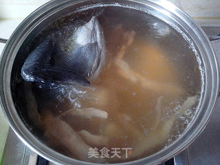 Stewed Polygonatum Black Chicken Soup with Bamboo Fungus recipe