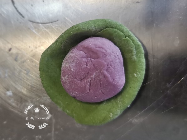Purple Sweet Potato Spinach Meaty Bun recipe
