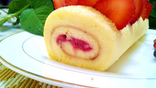 Strawberry Chiffon Egg Roll recipe