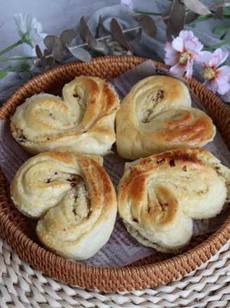 Heart-shaped Coconut Bun recipe